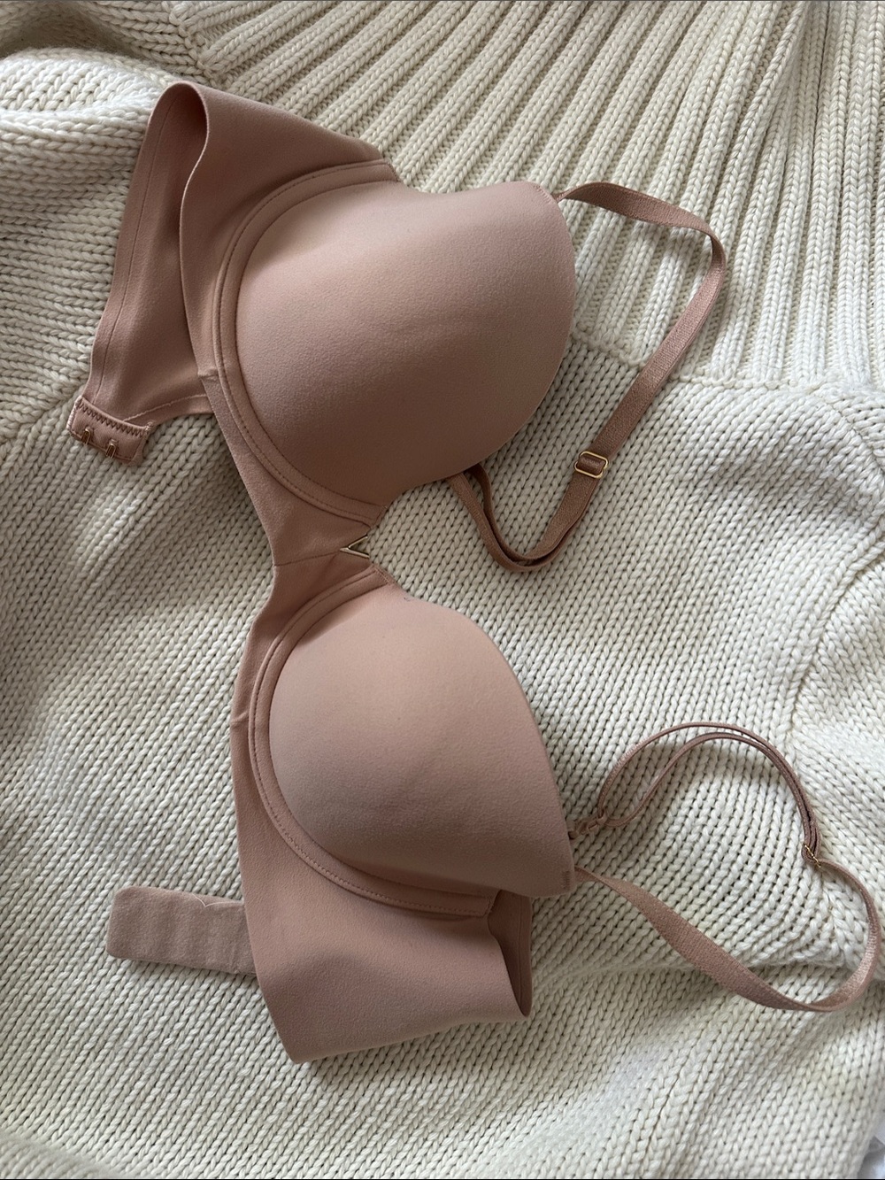 Victoria's Secret Very Sexy push-up Bra - nude 32D